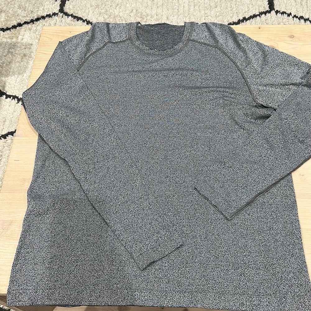 Grey long sleeve lululemon top